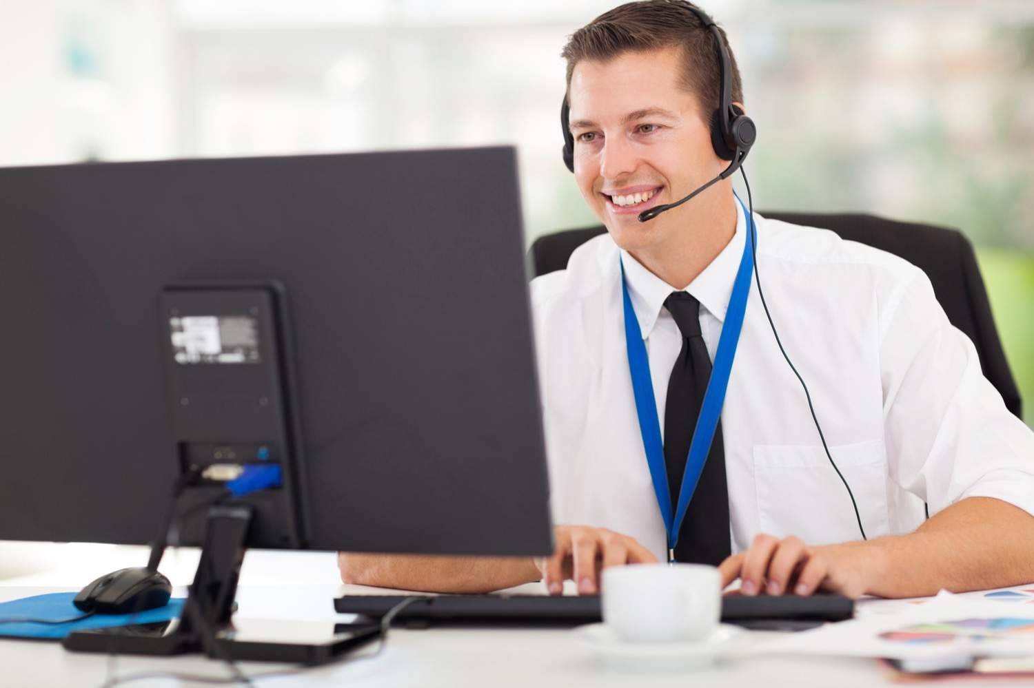 technical support operator working on computer Helpdesk Service in Toronto